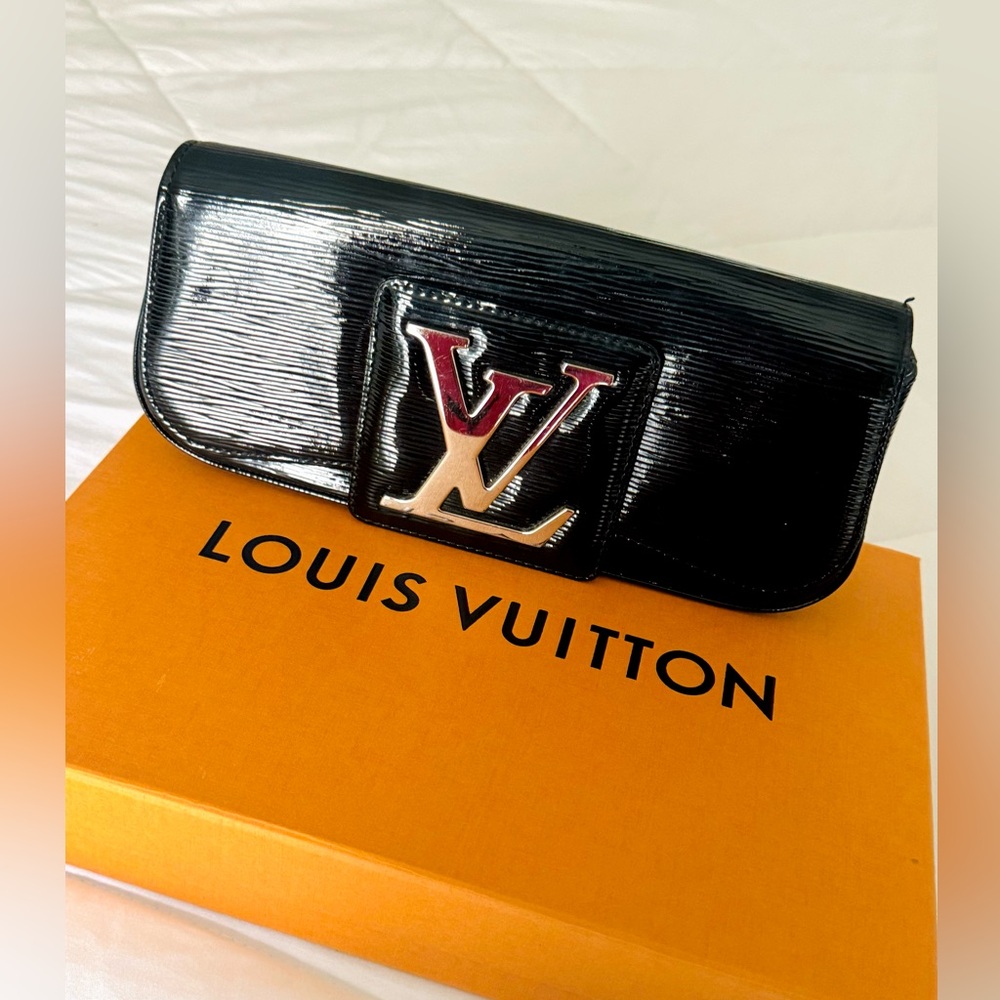 Louis Vuitton Sobe Leather Clutch 🖤💖
